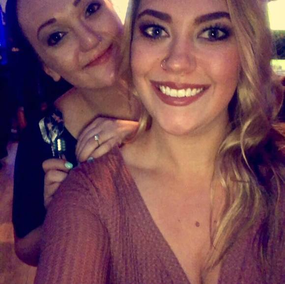 Meet your Posher, Danielle - Picture 1 of 1